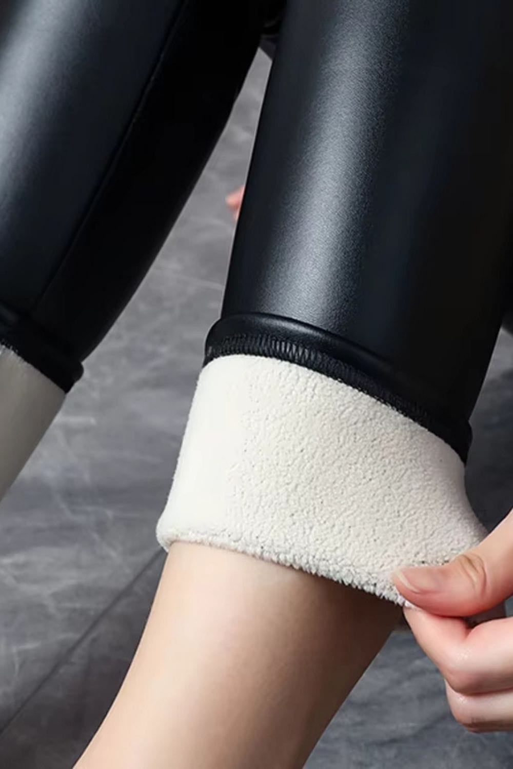 Legging simili cuir doublé polaire